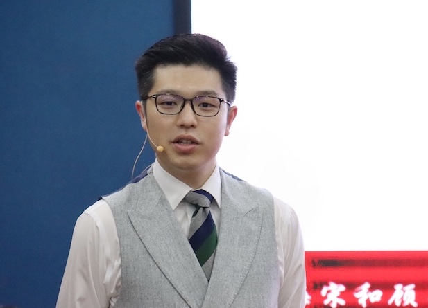 顾立平律师前往郑州为全国各地律师讲授 《公司治理与股权架构设计》课程