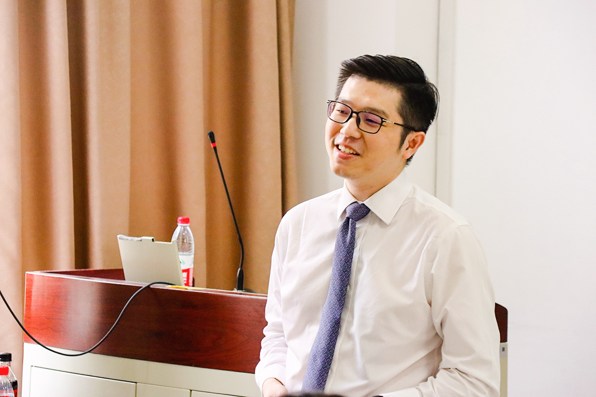 我所顾立平律师应邀为上海政法学院同学讲授律师实务课程